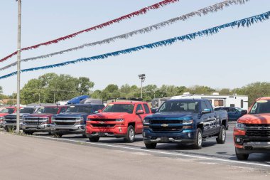 Marion - Haziran 2022: kullanılmış Chevy Silverado sergisi. Mevcut tedarik sorunlarıyla, Chevrolet talebi karşılamak için bir çok kontörlü araba alıp satıyor..