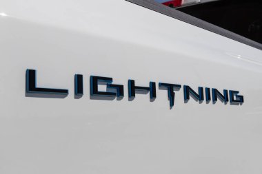 Zionsville - Haziran 2022: Ford F-150 Lightning sergisi. Ford, Pro, XLT, Lariat ve Platinum modellerinde F150 Lightning tüm elektrik kamyonlarını sunar..
