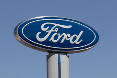 Lübnan - Haziran 2022: Ford Car, SUV ve kamyonet satıcısı. Ford F-150 ve F-Serisi kamyonları, Mustang Mach-E ve Escape üretiyor..