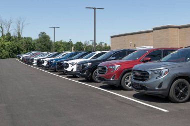 Carmel - Haziran 2022: Kullanılmış GMC arazi görüntüsü. Mevcut arz sorunlarıyla, GMC talebi karşılamak için çok sayıda konut otomobili alıp satıyor.