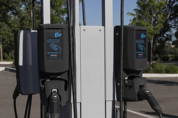 シンシナティ 2022年6月 Flo電気自動車 充電ステーション FloはAddenergieの子会社です — ストック写真