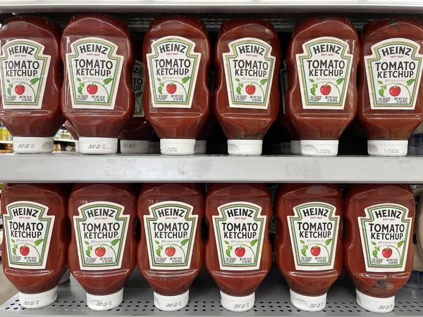 Indianapolis Sekitar Juni 2022 Kraft Heinz Mencap Saus Tomat Kraft — Stok Foto