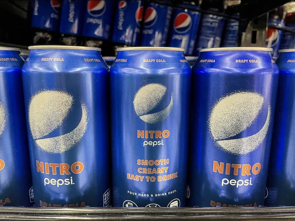 Nitro Pepsi Bemutató Nitro Pepsi Egy Speciális Nitrogénnel Töltött Kóla — Stock Fotó