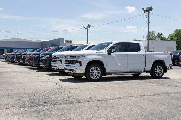 Tipton Circa July 2022 Chevrolet Silverado Display Chevy Offers Silverado — Stockfoto