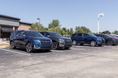 Plainfield - Temmuz 2022: Chevrolet Ekinoks bir galeride sergileniyor. Chevy, Ekinoks 'u orta boy bir SUV olarak sunuyor..
