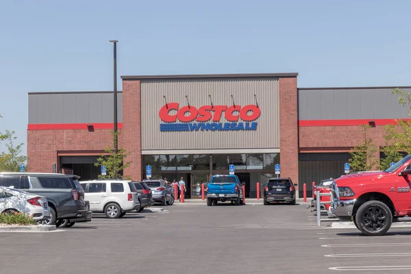 Avon Circa July 2022 Costco Wholesale Location Costco Wholesale Multi — ストック写真