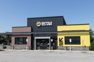 Cincinnati - Temmuz 2022: Buffalo Vahşi Kanatlar Restoranı. Bizon Vahşi Kanatları, bizon kanatları ve sosları konusunda uzmandır..