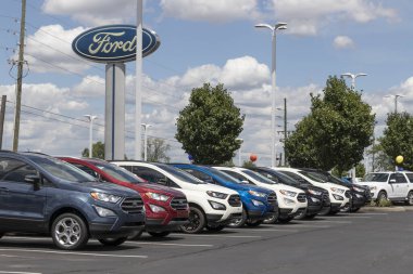 Plainfield - Temmuz 2022: Ford Ecosport bir galeride sergileniyor. Ford, Ecosport 'u S, SE, Titanium ve SES sürümlerinde sunar..