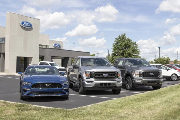 Zionsville Sekitar Juli 2022 Dealer Ford Car Suv Dan Pickup — Stok Foto