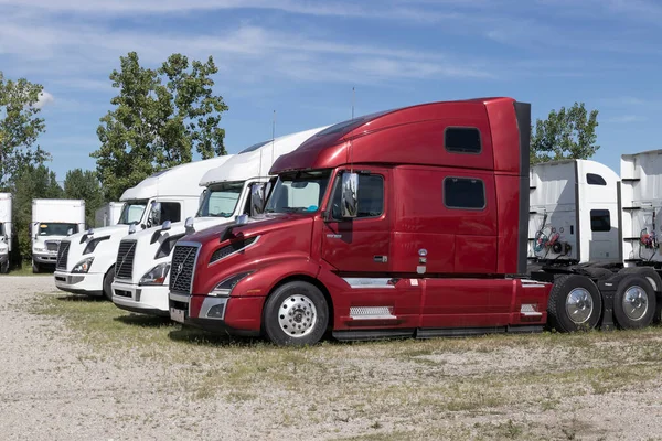 Indianapolis Circa July 2022 Volvo Semi Tractor Trailer Big Rig — стокове фото