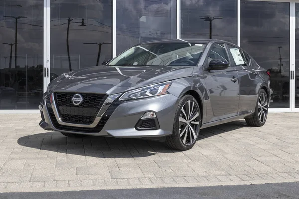 Indianapolis Circa August 2022 Nissan Altima Display Dealership Nissan Offers — 图库照片