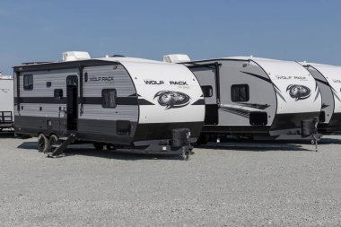 Bunker Hill - Circa August 2022: Cherokee Wolf Pack Travel Trailer Fifth Wheel display. Cherokee RV is a division of Forest River.