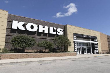 Muncie - Circa August 2022: Kohl's Retail Store Location. Kohl's has partnered with cosmetics giant Sephora to generate business.