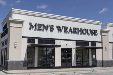 Muncie - Circa August 2022: The Men's Wearhouse Retail Strip Mall Location. Men's Wearhouse corporate name is Tailored Brands.