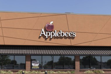 Greenwood - Circa August 2022: Applebee's Neighborhood Grill and Bar Casual Restaurant. Applebee's is a subsidiary of Dine Brands Global.