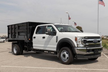 Fishers - Eylül 2022: Ford F-550 Super Duty Chassis Chassis Çöp Sergisi. Ford F550 benzin ya da dizel modellerle geliyor..