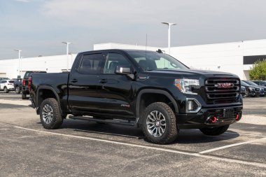 Balıkçılar - Eylül 2022: GMC Sierra 1500 AT4 ekran. GMC Sierra 1500 çeşitli modeller ve dış paketlerde mevcuttur..