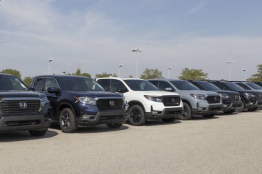 Balıkçılar - Eylül 2022: Honda Ridgeline bir galeride sergileniyor. Honda, Ridgeline 'e Sport, RTL ve Black Edition modelleri sunar..