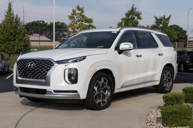 Noblesville - Eylül 2022: Hyundai Palisade sergisi. Hyundai, arz sorunlarıyla talebi karşılamak için kontörlü araba alıp satıyor..