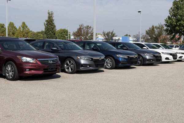 Рыбаки - сентябрь 2022: подержанный дисплей Honda Accord. Хонда покупает и продает подержанные автомобили, чтобы удовлетворить спрос..