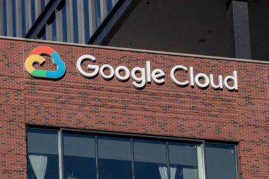 Chicago - Ekim 2022: Google Bulut ofisi. Google, bulut hesaplama, arama motoru, tarayıcı ve çevrimiçi reklamcılığıyla tanınan bir teknoloji şirketidir..