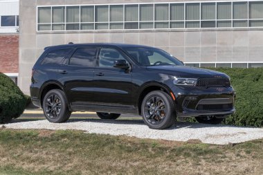 Kokomo - Ekim 2022: Stellantis Transmisyon tesisinde Dodge Durango sergisi. Dodge, Durango 'yu SXT, GT, R / T ve Citadel modelleriyle sunar..