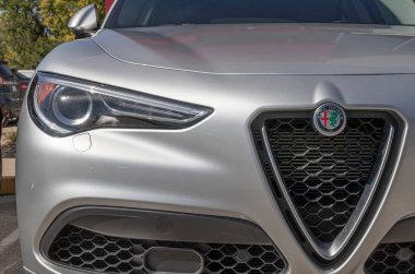 Indianapolis - Ekim 2022: Alfa Romeo Stelvio bir galeride sergileniyor. Alfa Romeo Sprint, Ti ve Quadrifoglio modellerinde Stelvio sunar.