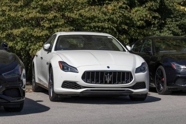 Indianapolis - Ekim 2022: Maserati bayiliği. Stellantis, Maserati 'nin bir bölümü İtalya merkezli lüks bir otomobil üreticisi..