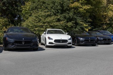 Indianapolis - Ekim 2022: Maserati bayiliği. Stellantis, Maserati 'nin bir bölümü İtalya merkezli lüks bir otomobil üreticisi..