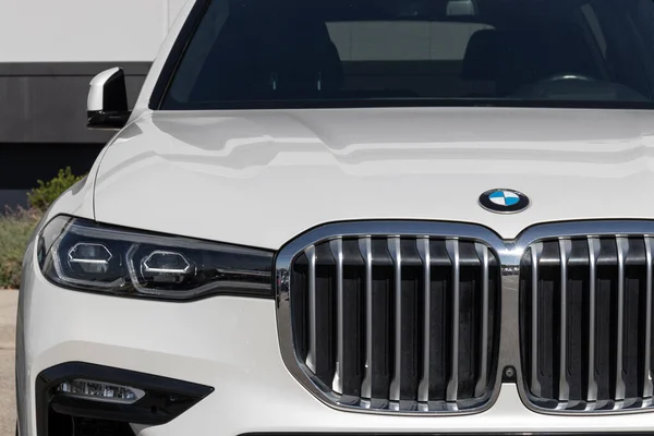 인디애나 폴리스 Indianapolis 2022 Bmx 디스플레이 대리점에서 Bmw Xdrive40I M60I — 스톡 사진