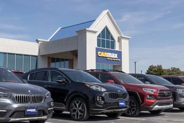 Indianapolis Circa Oktober 2022 Dealer Carmax Bmw Kia Dan Toyota — Stok Foto