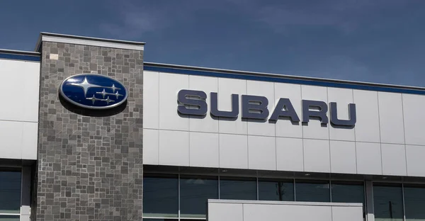 Indianapolis Circa Říjen 2022 Subaru Prodejce Automobilů Subaru Vyrábí Většinu — Stock fotografie