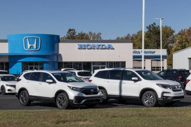 Indianapolis - Ekim 2022: Honda bayiliğinde kullanılmış araba sergisi. Arz sorunlarıyla, Honda talebi karşılamak için kontörlü araba alıp satıyor..