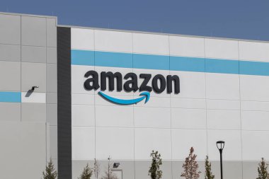 Plainfield - Ekim 2022: Amazon.com Tatbikat Merkezi. Amazon, ABD 'deki en büyük internet tabanlı perakendecidir ve Prime Day' i kutlar..