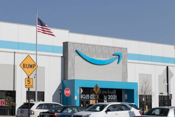 Plainfield Circa 2022年10月 Amazon Comフルフィルメントセンター Amazonは米国最大のインターネットベースの小売業者であり プライムデーを祝う — ストック写真