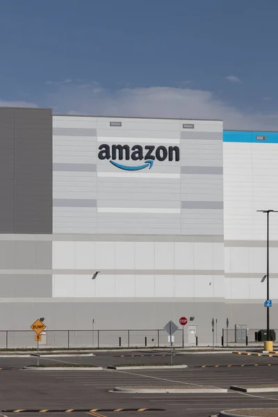Vandalia Circa 2022年10月 AmazonとAmazon Comのフルフィルメントセンター Amazonは米国最大のインターネット小売業者であり プライムデーを祝う — ストック写真