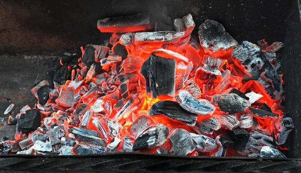 Brûlage du charbon — Photo
