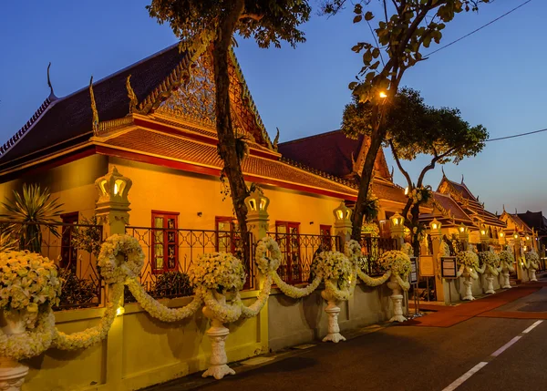 Bangkok. House with flowers in night light — Stock Photo, Image