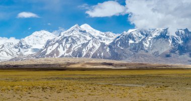 Himalaya dağ manzarası. Tibet platosu