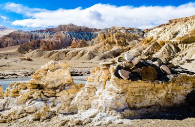 garuda Vadisi, tibet Özerk Bölgesi, Çin khyunglung mağaraları.