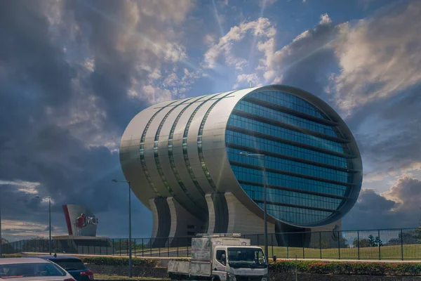 Modernes elliptisches Gebäude der Mauritius Commercial Bank — Stockfoto