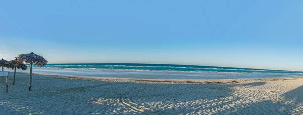 キューバの砂浜と海の息をのむような景色 — ストック写真