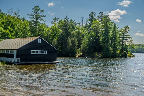 Boat station on the shore of lake Rosseau, Ontario, Canada — Foto de Stock