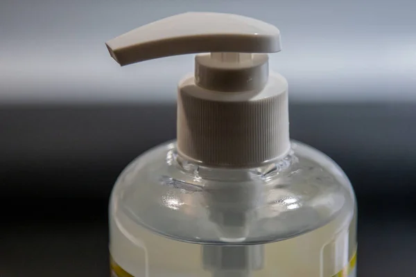 Close Top View Translucent Hand Sanitizer Plastic Bottle Dispenser White — Stockfoto