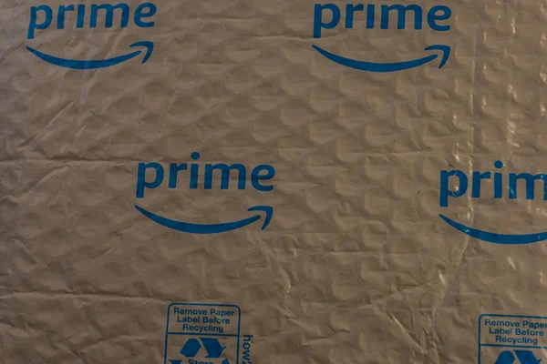 Toronto Canada November 2021 Amazon Prime Brown Plastic Delivery Envelope — Foto de Stock