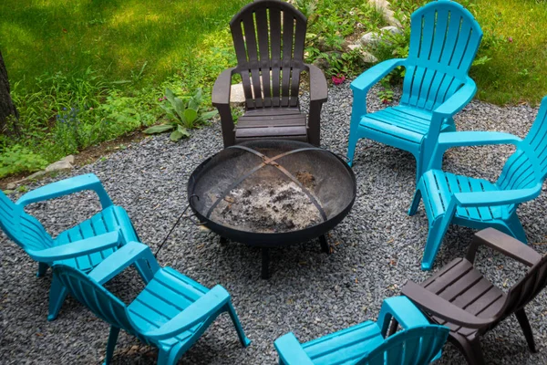 Empty Plastic Chairs Extinguished Fireplace Ashes Backyard Camping Site — Stock Photo, Image