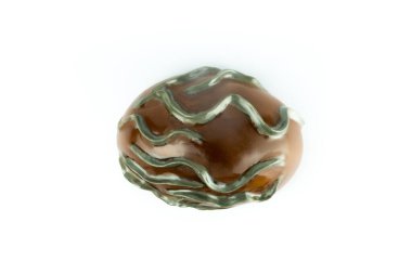 Duvara asılacak seramik heykel, izole edilmiş beyaz arkaplan, üst manzara.