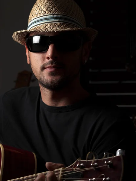 Guitar player with hat — Stock Photo, Image