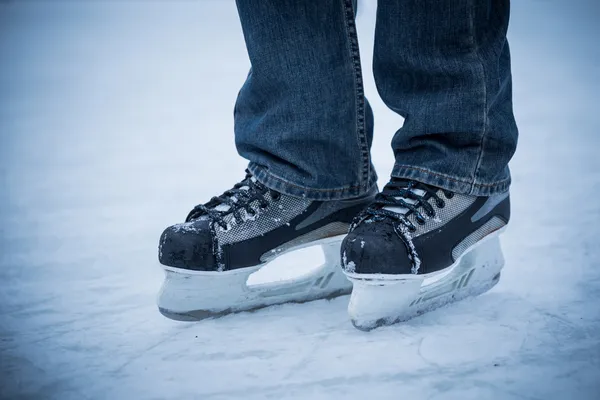 Homem de patinagem — Fotografia de Stock