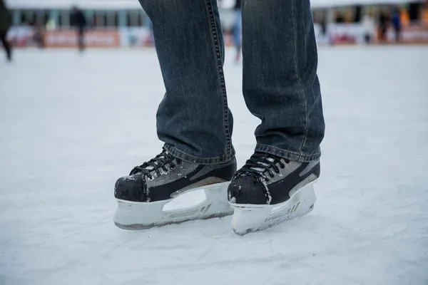 Homem de patinagem — Fotografia de Stock